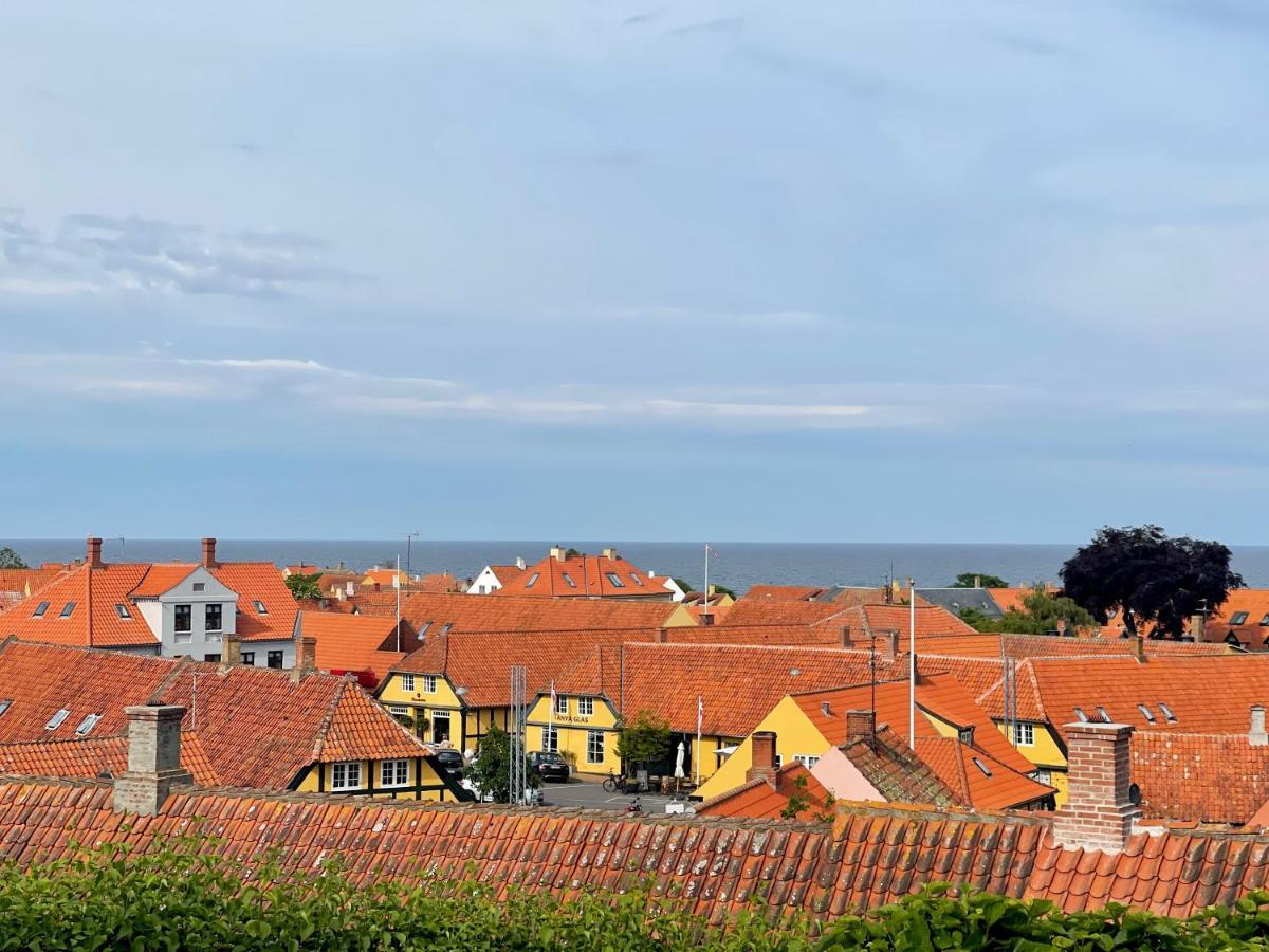 Nybygget Hus I Svaneke Taet Pa Klipper, Skov Og Hav Exterior photo